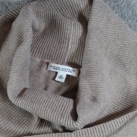 Banana Republic Size XS Tan Cowl Neck Sweater - Picture 3 of 4